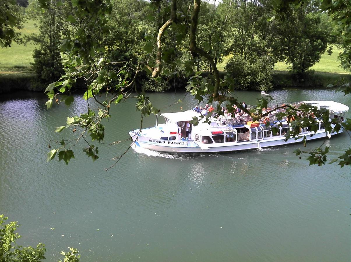 Camping Belle Riviere Chaniers 外观 照片