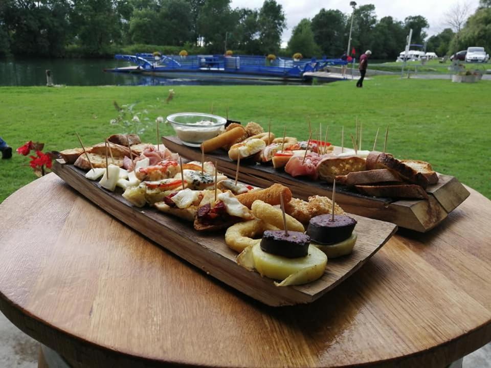 Camping Belle Riviere Chaniers 外观 照片