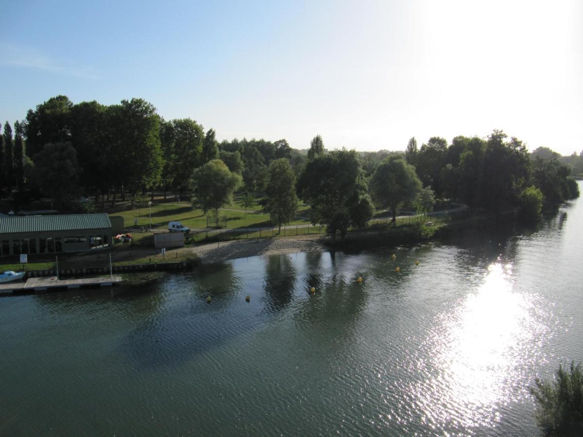Camping Belle Riviere Chaniers 外观 照片