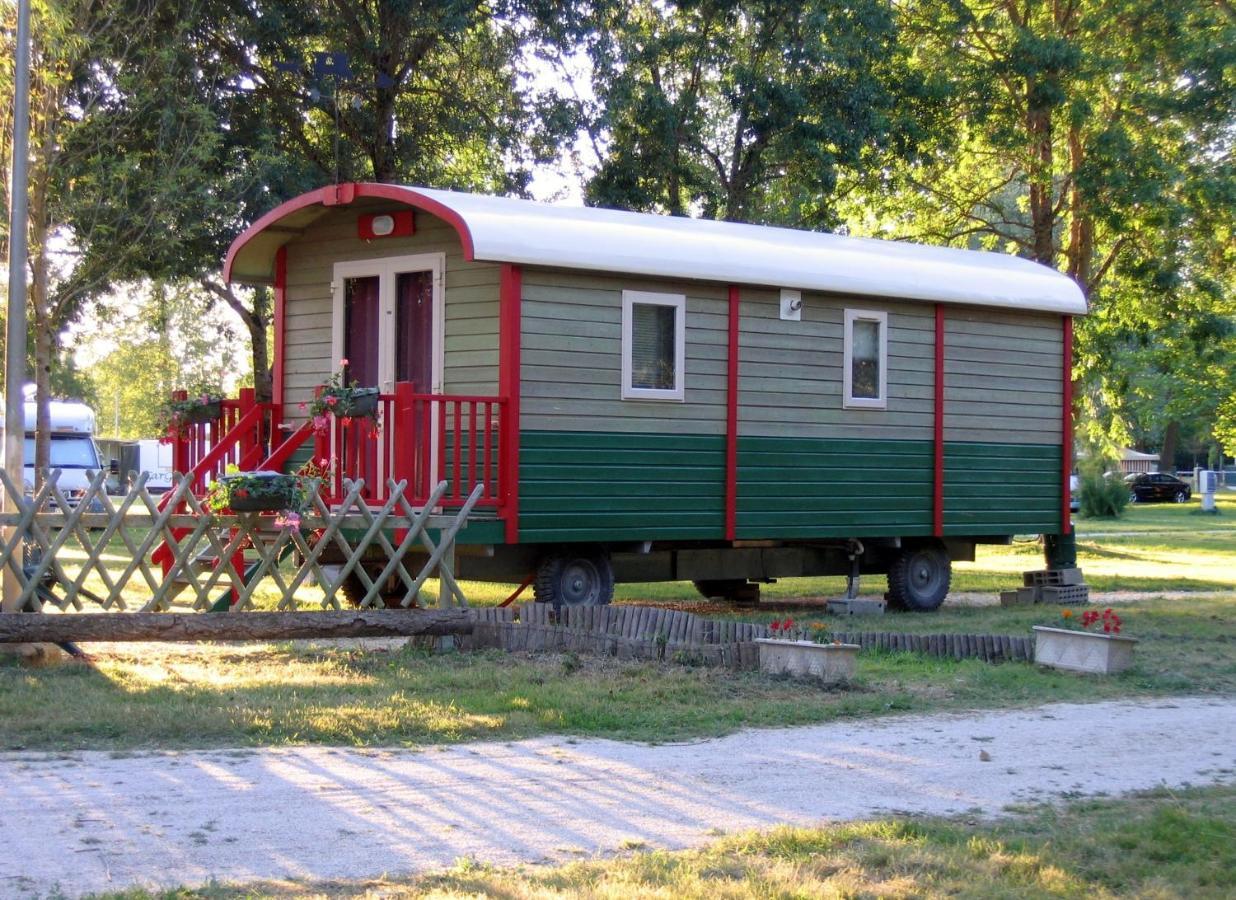 Camping Belle Riviere Chaniers 外观 照片