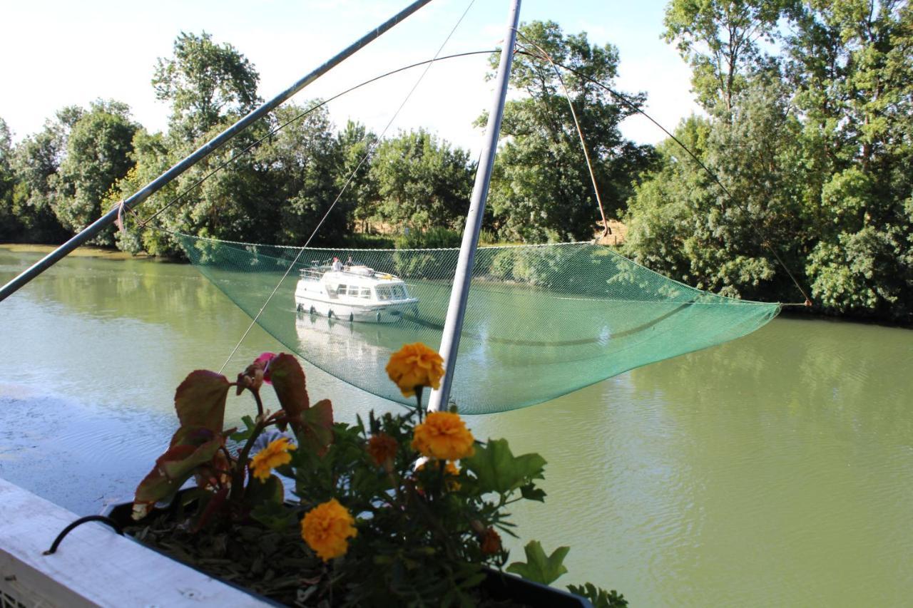 Camping Belle Riviere Chaniers 外观 照片