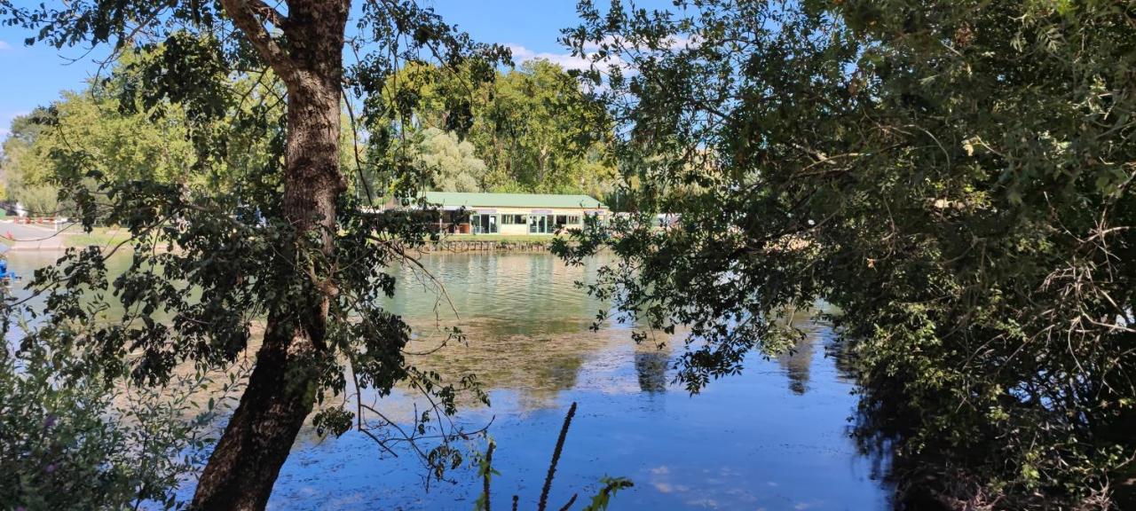 Camping Belle Riviere Chaniers 外观 照片