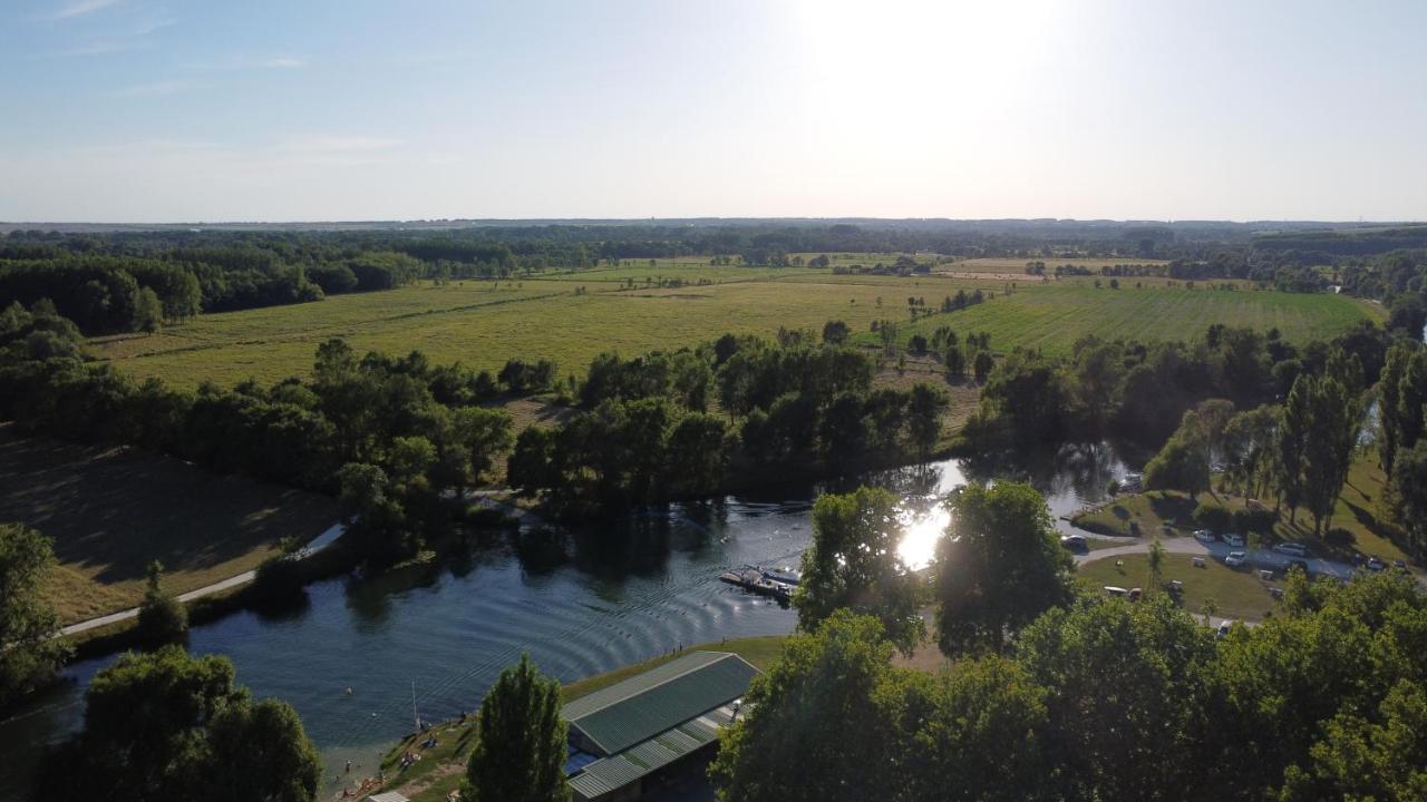 Camping Belle Riviere Chaniers 外观 照片