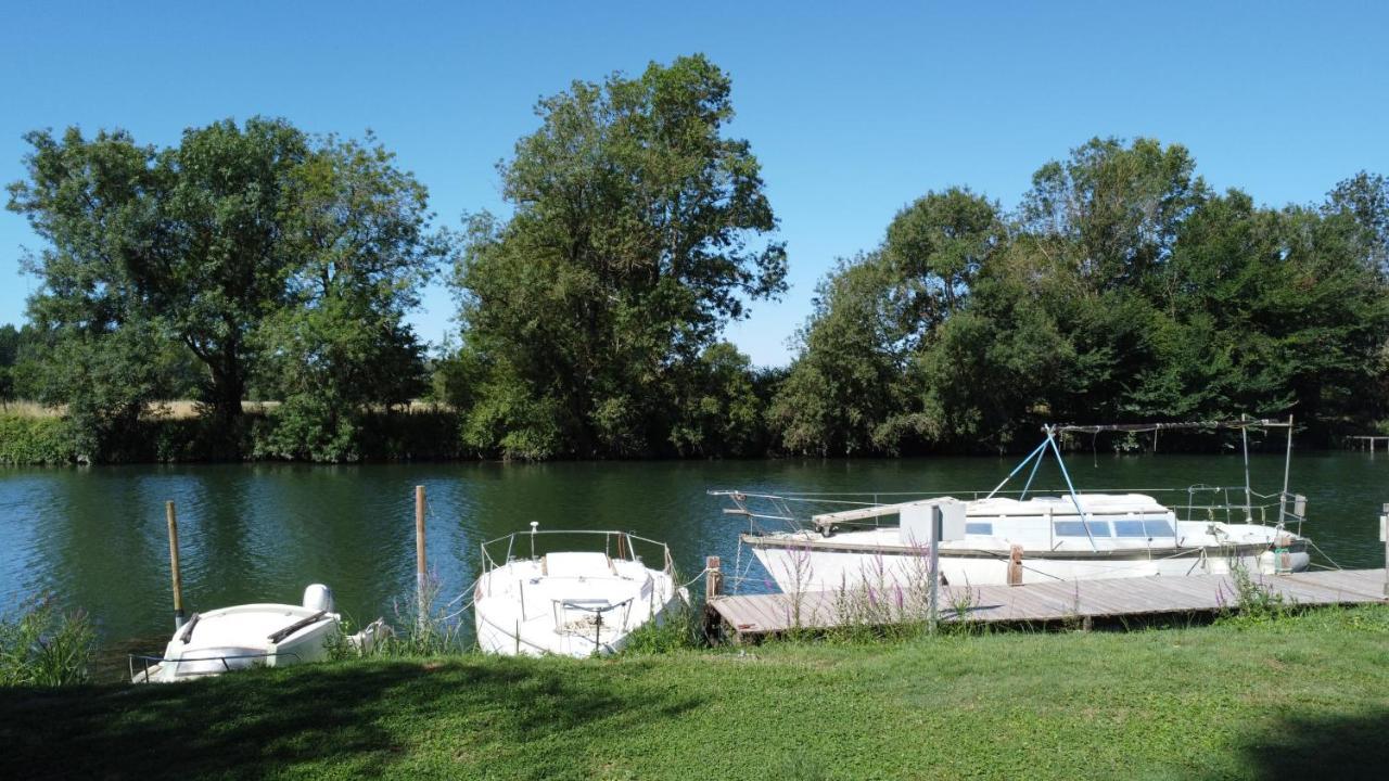 Camping Belle Riviere Chaniers 外观 照片